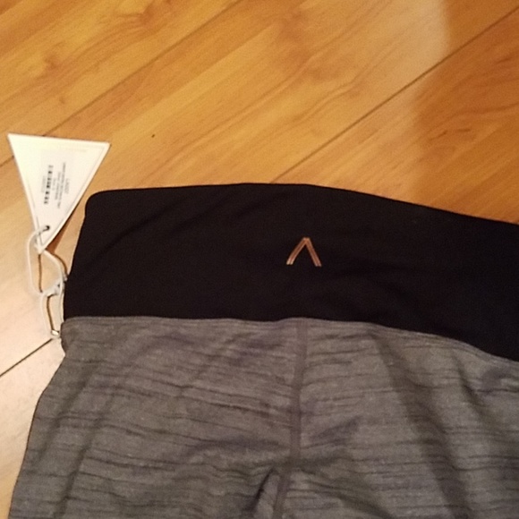 Lunair  brand Australia size small - Picture 6 of 7